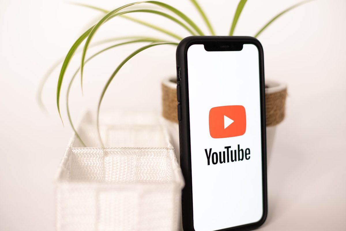 YouTube étend la fonction de recherche AI sur iOS et Android