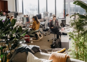 Anthropic leads enterprise LLMs with 32% market share