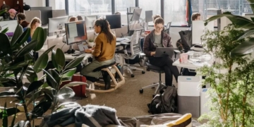 Anthropic leads enterprise LLMs with 32% market share