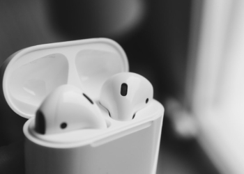 iOS 26 adds new charging alerts for AirPods cases