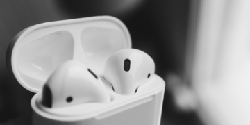 iOS 26 adds new charging alerts for AirPods cases