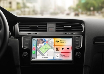 iOS 26 brings iPhone style call banners to CarPlay