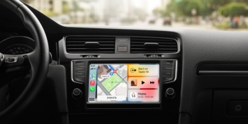 iOS 26 brings iPhone style call banners to CarPlay