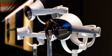 Samsung bets on Android XR to rival Apple’s ,500 Vision Pro