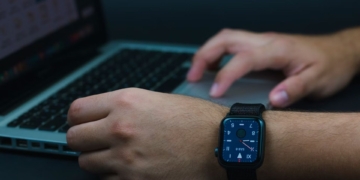 How to convert video content into written text for blogs