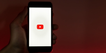 YouTube Premium adds continue watching feature