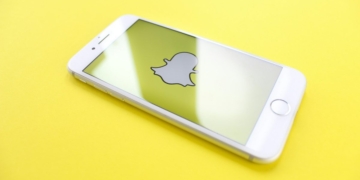 Snap mirrors startup playbook to outpace sluggish ad sales