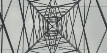 Hugging Face: AI video energy use scales non-linearly