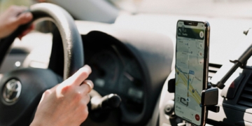 Google discontinues Maps driving mode as it transitions to Gemini