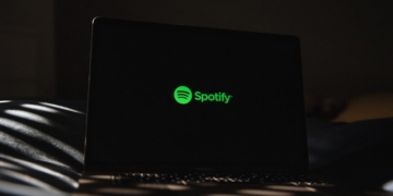 Spotify partners with record labels to build “responsible AI” music tools