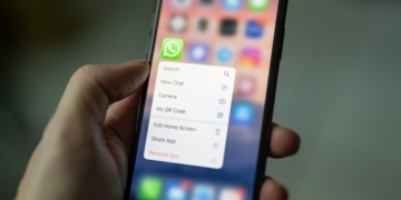 New WhatsApp interface is appearing for a select few on iOS