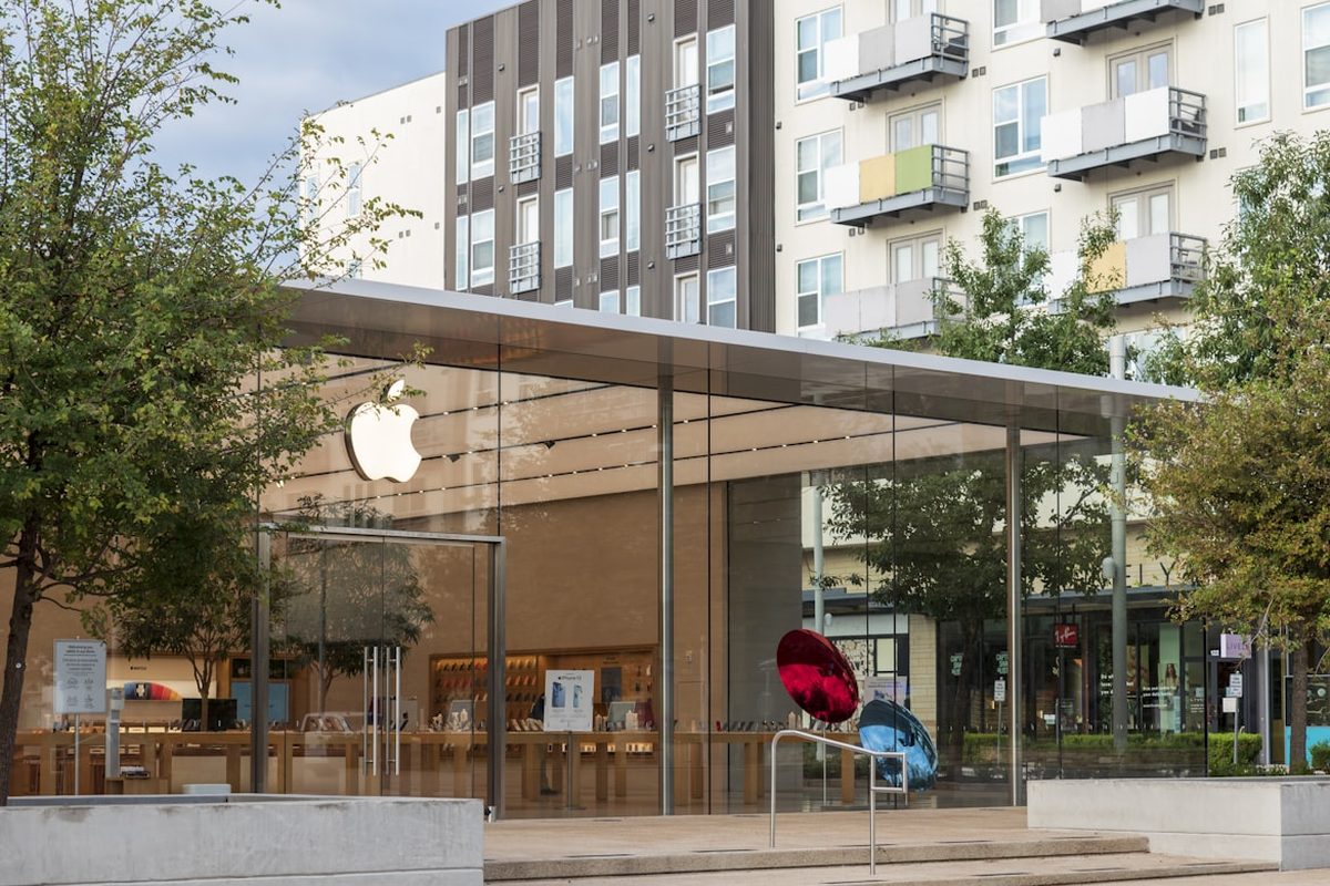 Apple plans stealth launch three devices this week
