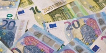 EU promotes euro stablecoins to challenge US dollar tokens