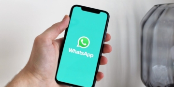 Meta bans AI chatbots using WhatsApp Business API