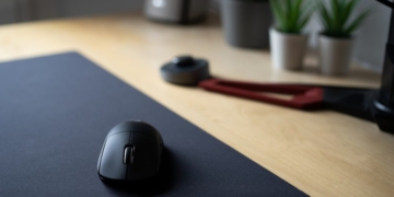 High-resolution computer mice can listen to conversations through desk vibrations