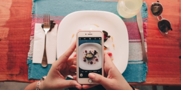 Yelp goes all in on AI with smart menus and virtual phone agents