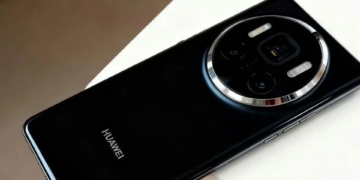 Leaked real-world photos show Huawei Mate 80 series design