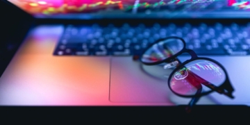 Using copy-trading tools to learn strategy and spread risk