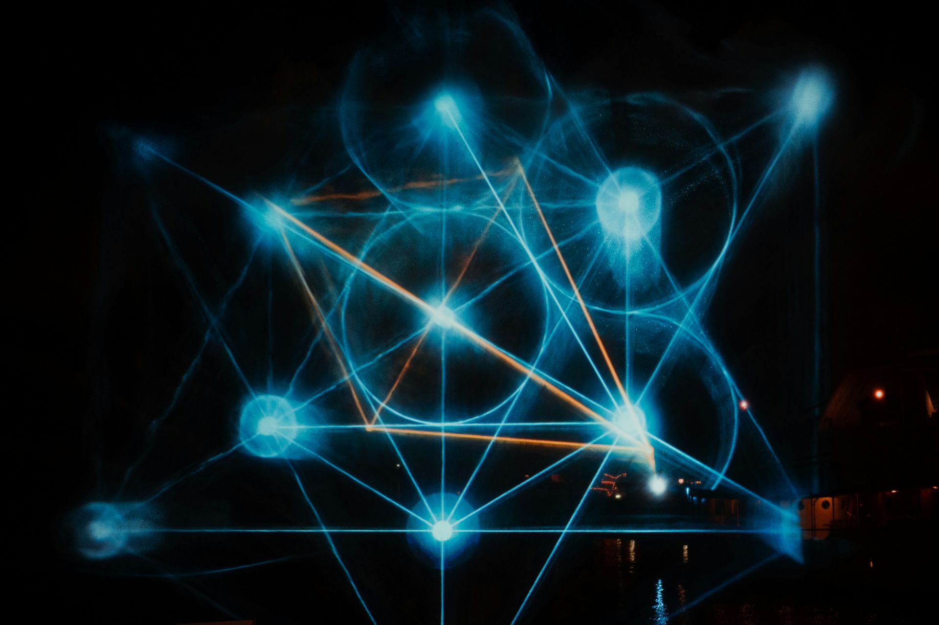 Researchers combine OLEDs and metasurfaces to advance holographic displays