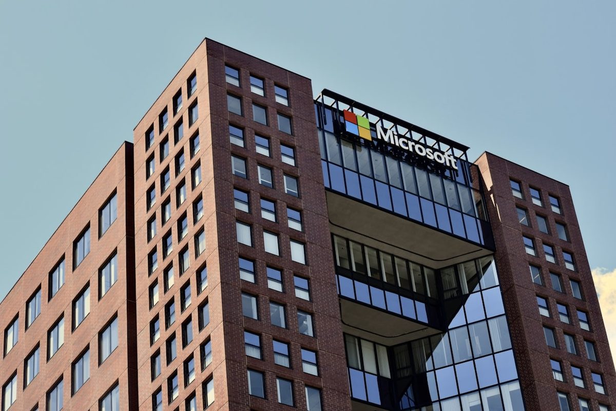 Microsoft signe un accord GPU AI de plusieurs milliards de dollars avec Lambda