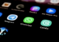 WhatsApp for Mac adds chat themes with 38 color options