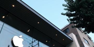 Apple is inching closer to be the world’s most valuable company again