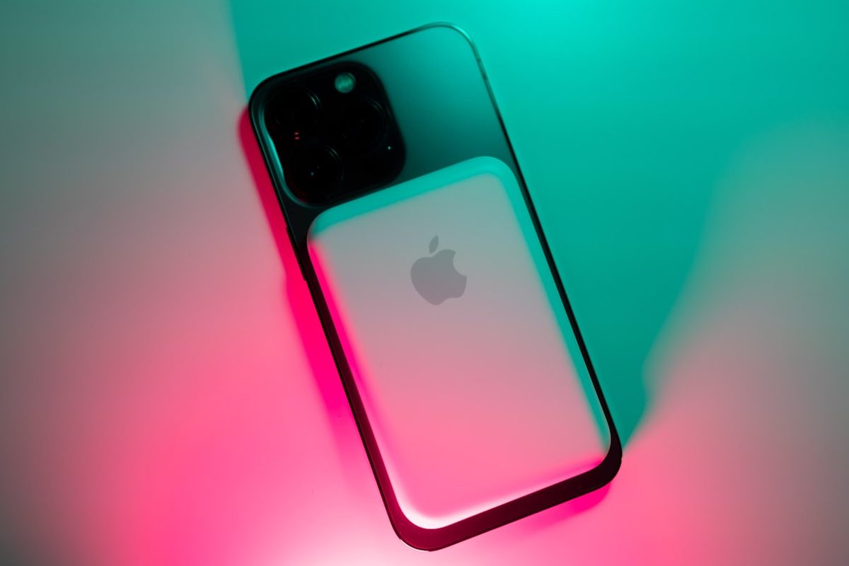 Użyj tej natywnej funkcji Apple, aby wydłużyć żywotność baterii swojego iPhone’a