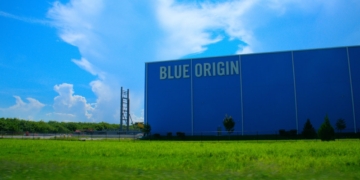 Blue Origin finally did it: New Glenn lands its booster at sea