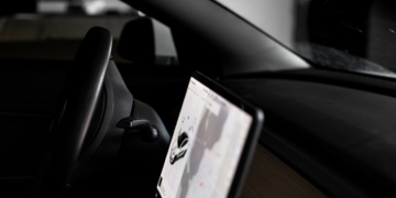 Tesla is reportedly testing Apple CarPlay integration