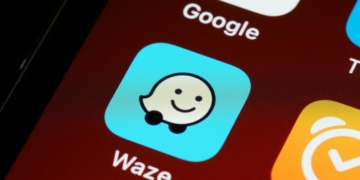 Waze tests traffic light indicators on maps