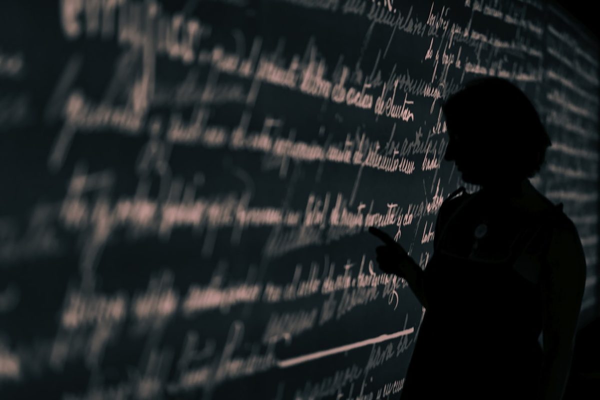 L’intelligenza artificiale rispecchia l’elaborazione del cervello e sta cambiando silenziosamente il vocabolario umano