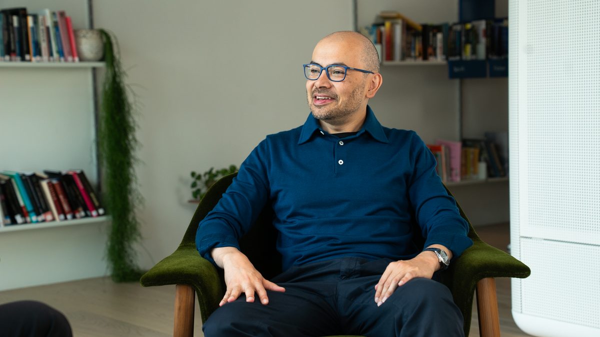 De CEO van Google DeepMind beweert dat China slechts enkele maanden achterloopt op de westerse AI