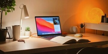 MacBook Pro to get touchscreens and OLED displays this fall