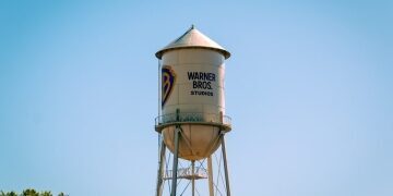 Paramount to acquire Warner Bros. for 1 billion