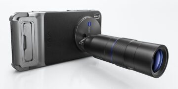 vivo X300 Ultra debuts at MWC 26 with 17.3X optical zoom attachment