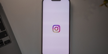 Meta tests AI shopping tools on Facebook and Instagram