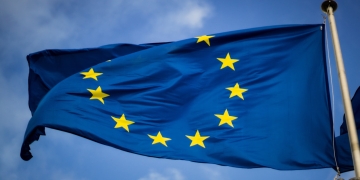 Apple backs Google against EU AI access proposals