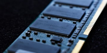 Ex-Samsung chip chief predicts RAM crisis easing by 2027