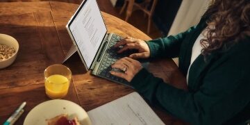 What are the best platforms for building AI agents on enterprise data?