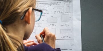 Study links AI-assisted homework to lower exam scores