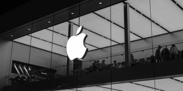 Apple delays smart glasses over privacy concerns