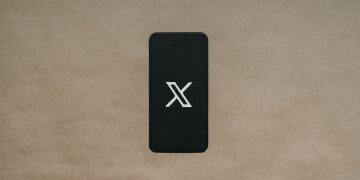 X to DM users when their posts receive a Community Note